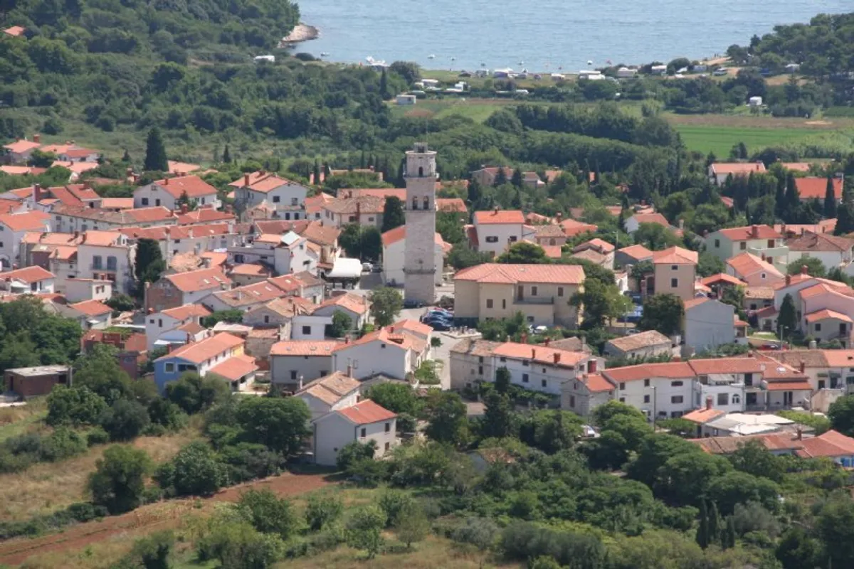 19-godišnji Slovenac u Premanturi vozio bez dozvole i s promilom alkohola: Kazna 1.670 eura
