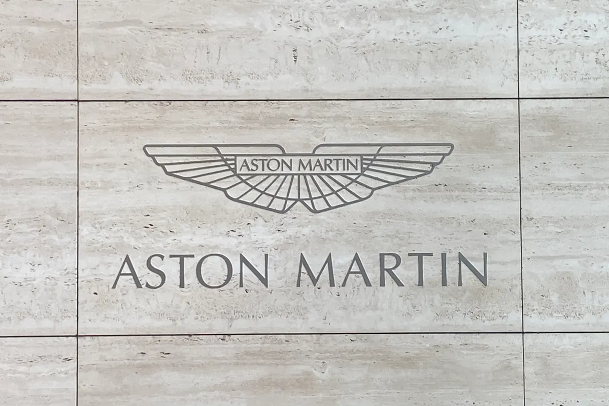 Aston Martin hinkt 2026 hinterher: Neweys Entscheidung und Hondas Problem