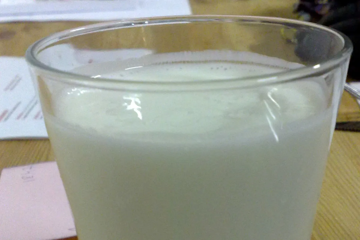 Homemade Kefir Has Dozens of Bacteria, Store-Bought Only a Few: Expert Explains Why the Difference Matters for Your Gut