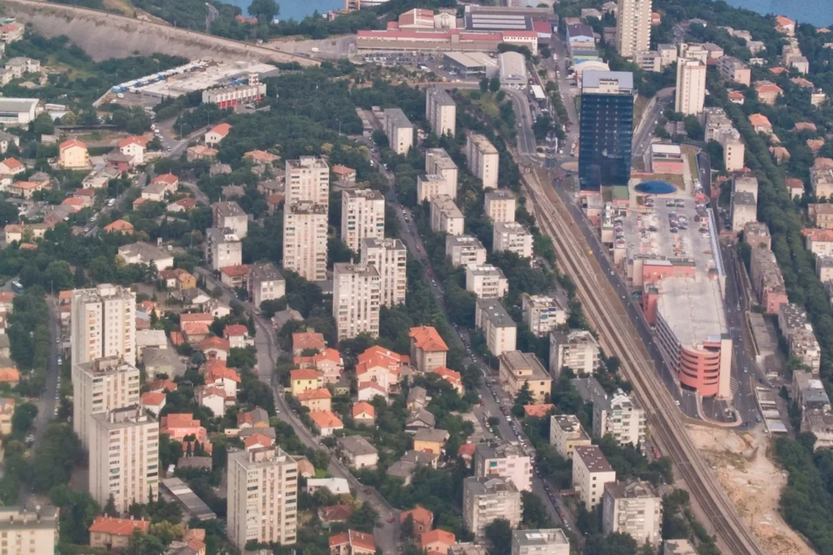 Dva 18-godišnjaka uhićena na Pećinama nakon provala u stanove