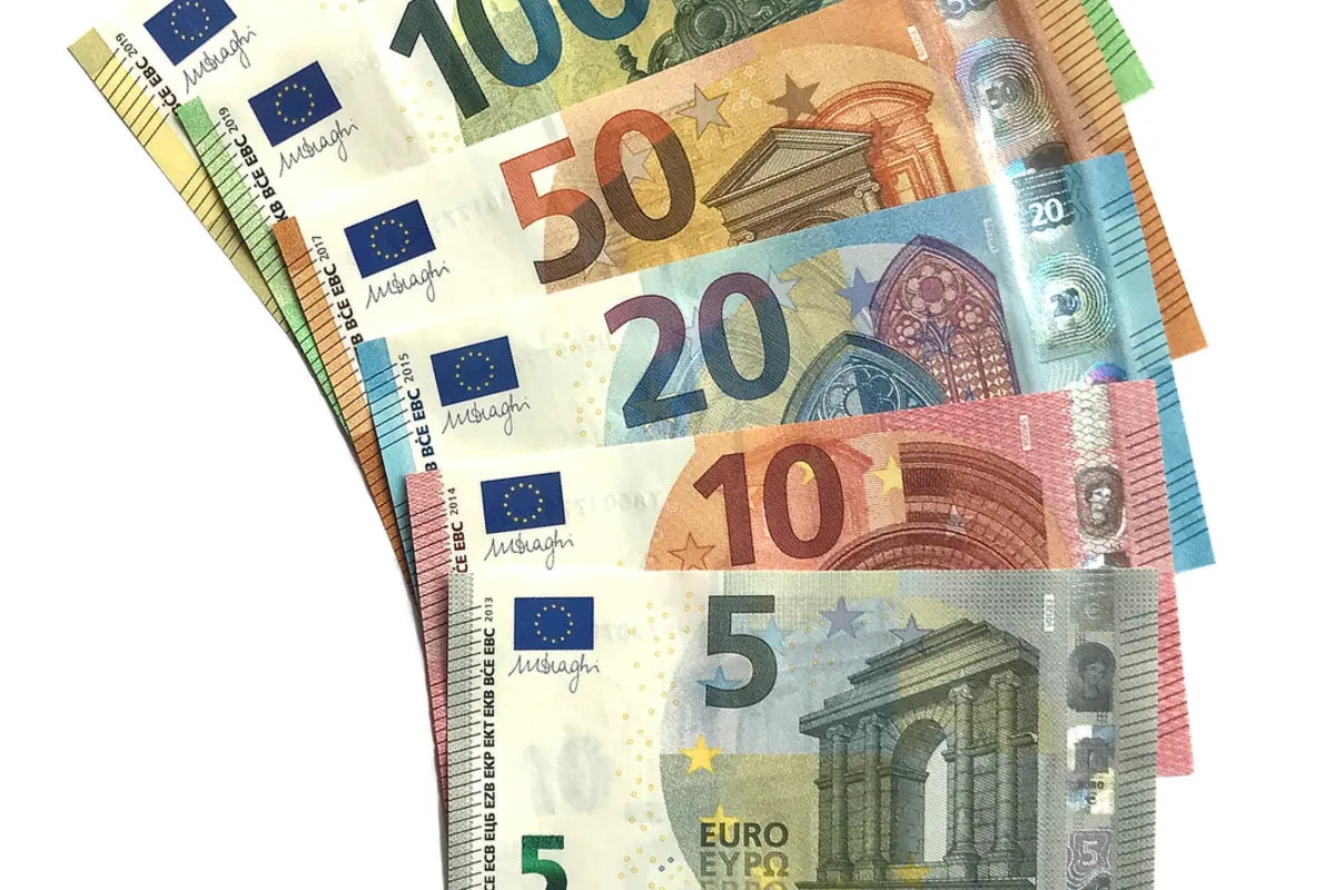 EZB stellt zehn Vorschläge für neue Euro-Banknoten vor, Bürger wählen Design