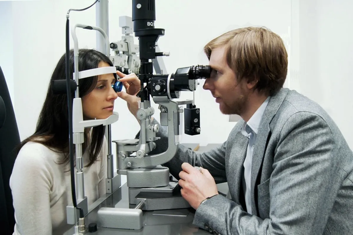 Sonnenfinsternis ohne Brille beobachtet? Diese Symptome erfordern einen sofortigen Besuch beim Augenarzt
