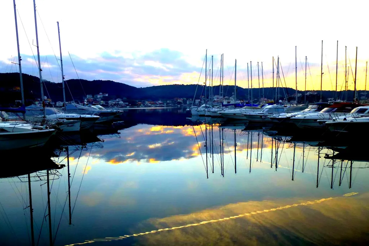 Ship Guests on Vis Clean Beach Instead of Swimming