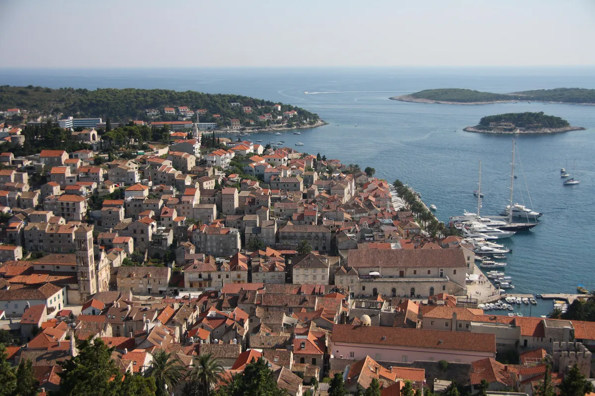 Hvar uvodi zabranu prodaje alkohola od 21 do 6 sati