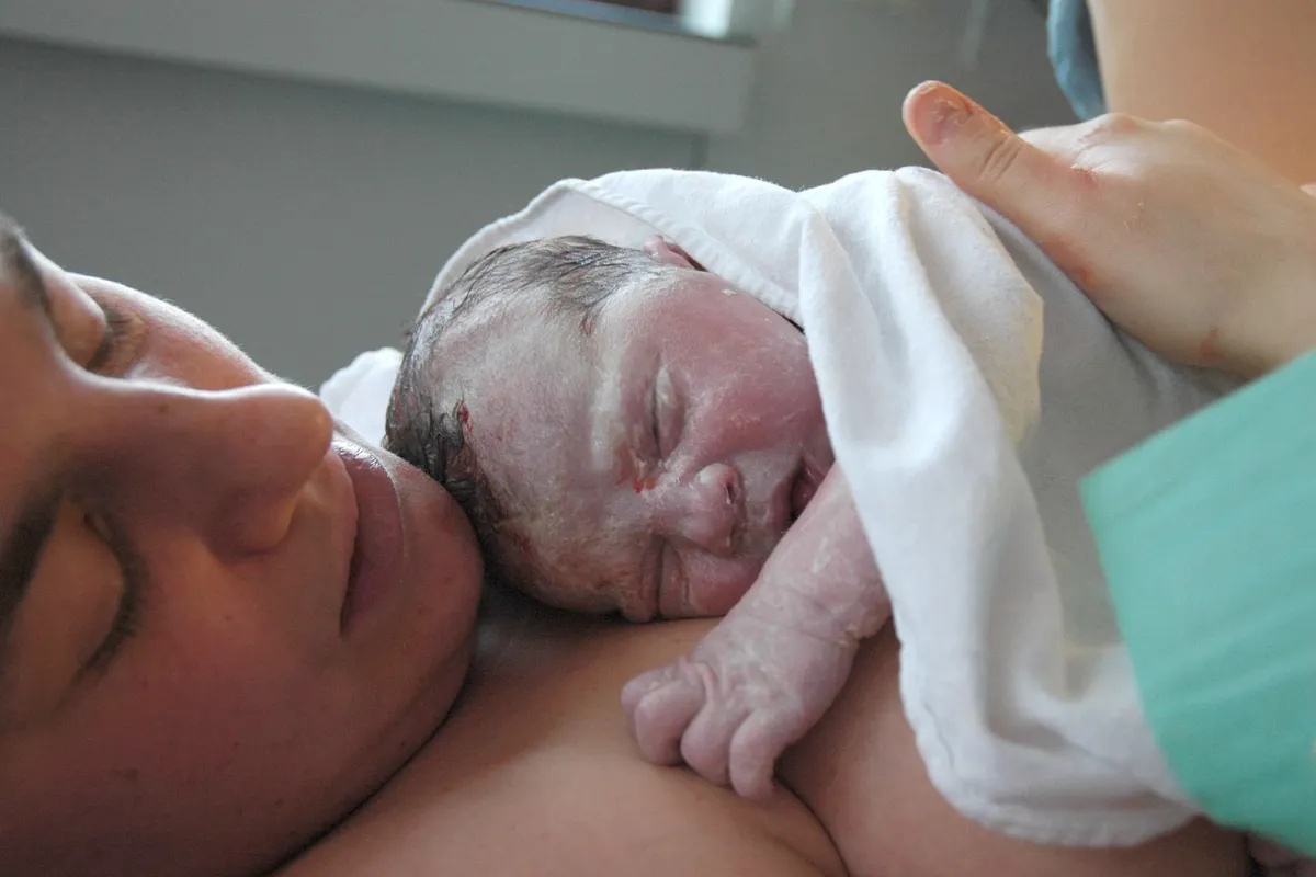 Indonesische Mutter bringt Tochter während eines Erdbebens zur Welt, das Baby wird nach dem Beben benannt