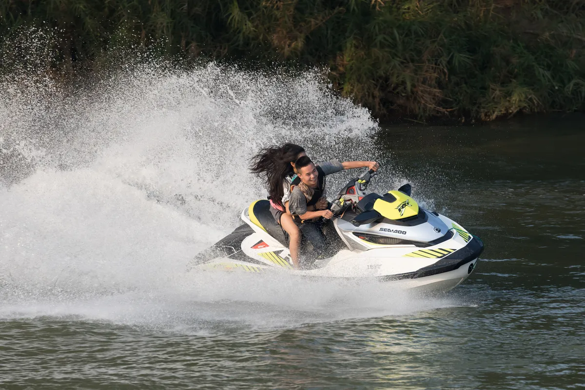 Jet-skijem jurili 30 metara od obale Lastova, kazna 900 eura