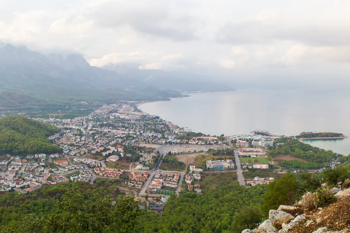 Kemer spaja planine, more i antiku: Sunland Resort nudi odmor na 235 metara plaže