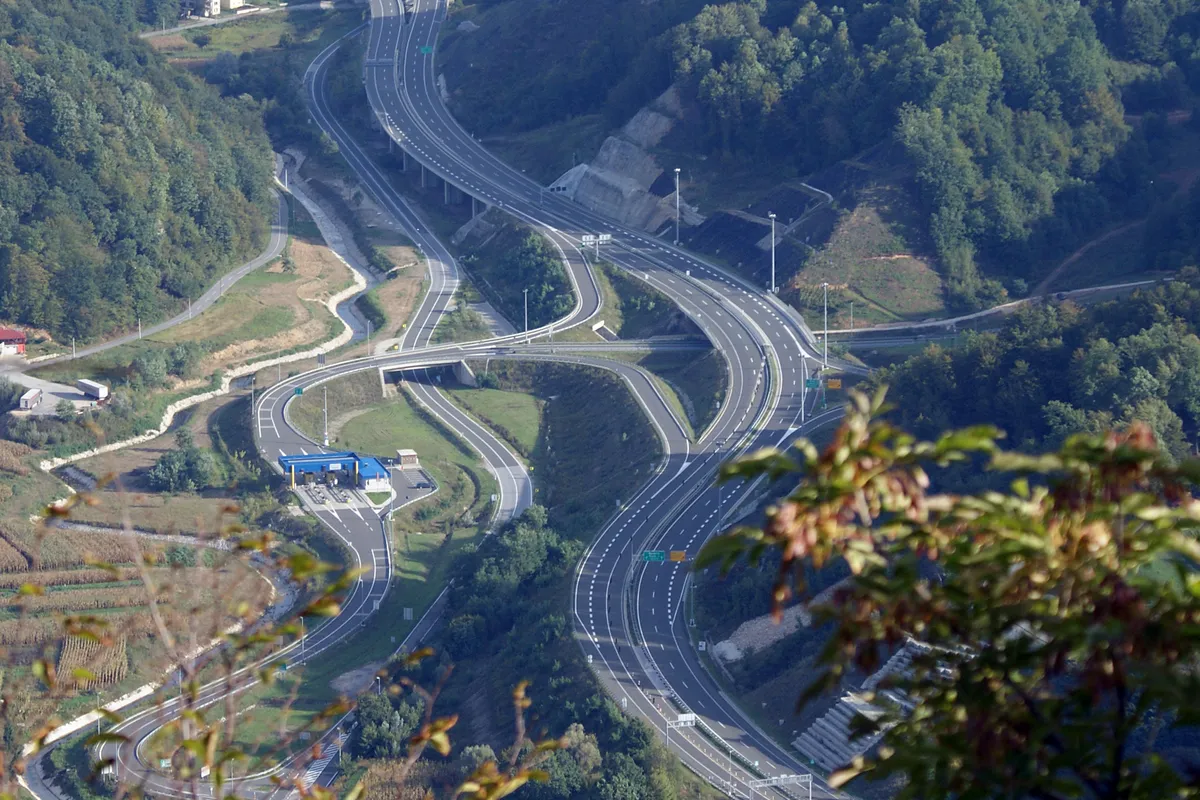 Kolona od 7 km kod Lučkog, nesreća na A1 otežava put prema moru
