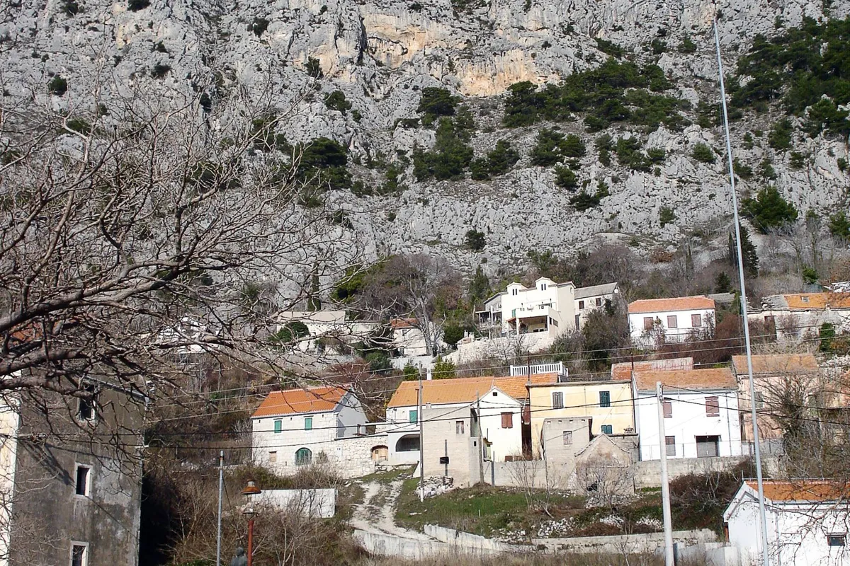 Ungarn mit Kind (3) flohen durch die Flammen bei Omiš