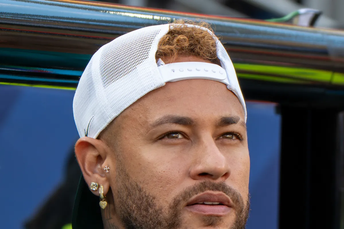 Neymar becomes first victim of new rule in Brazil