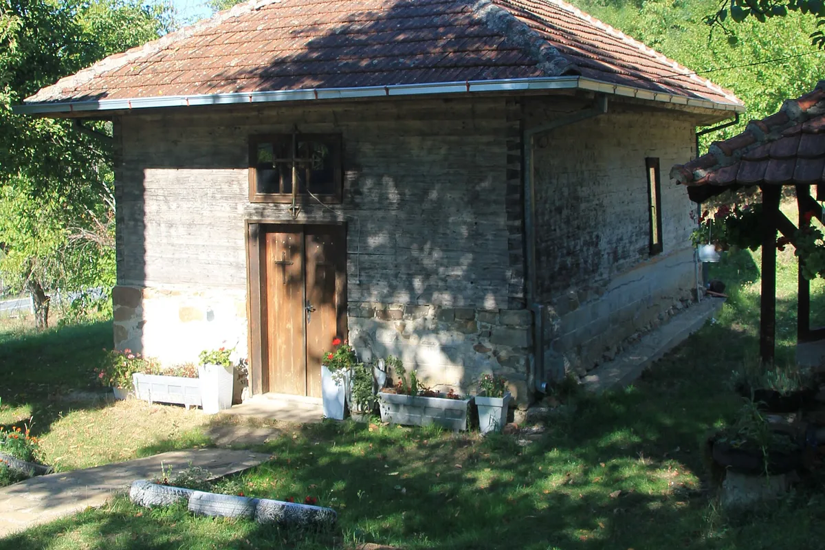 Otpad na prijevoju Dupci: Bura raznosi smeće prema Vruji, a turistički pogled postaje sramota