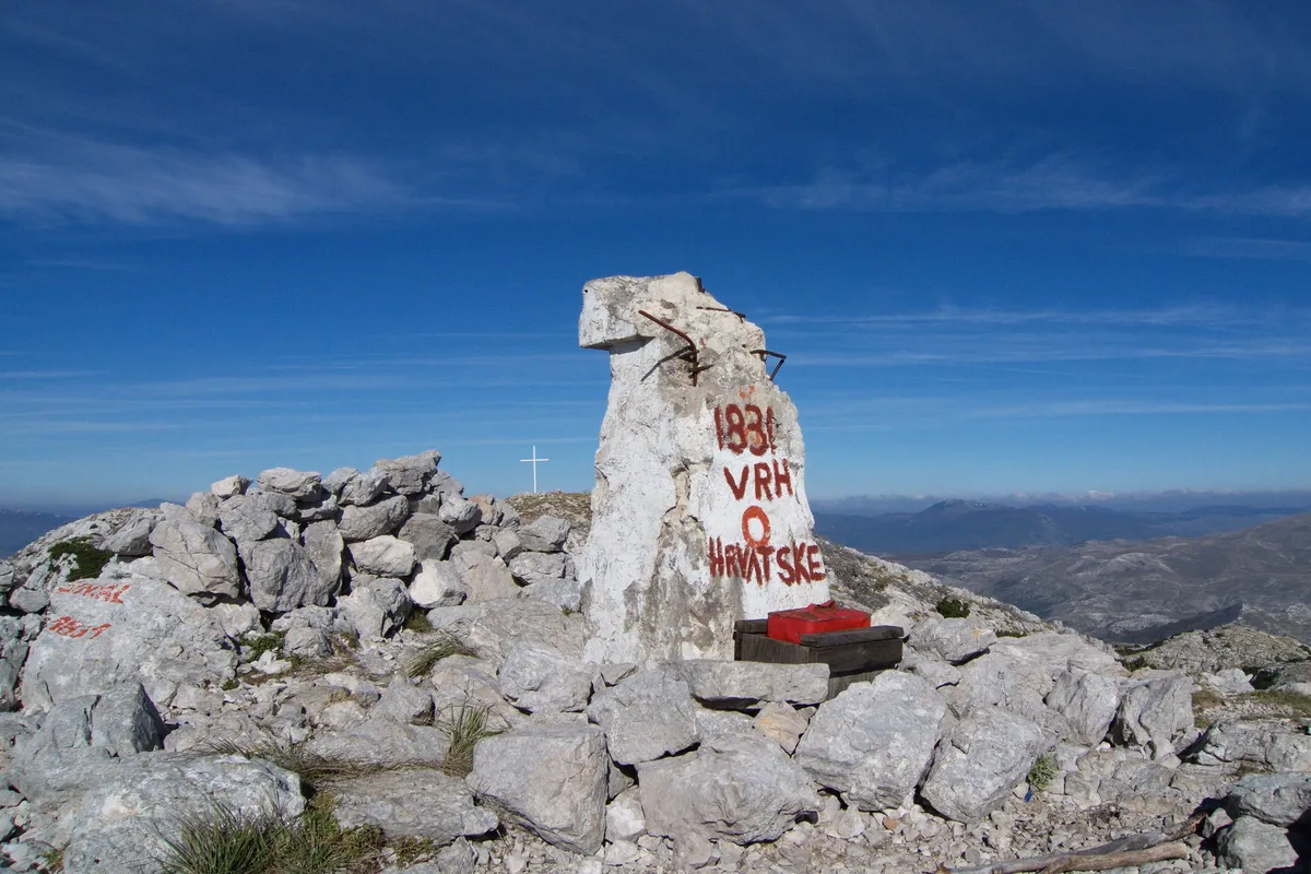Bergsteiger auf 1831 Metern: Teilnehmer des 'Sturmpfads 2026' erreichen den Gipfel