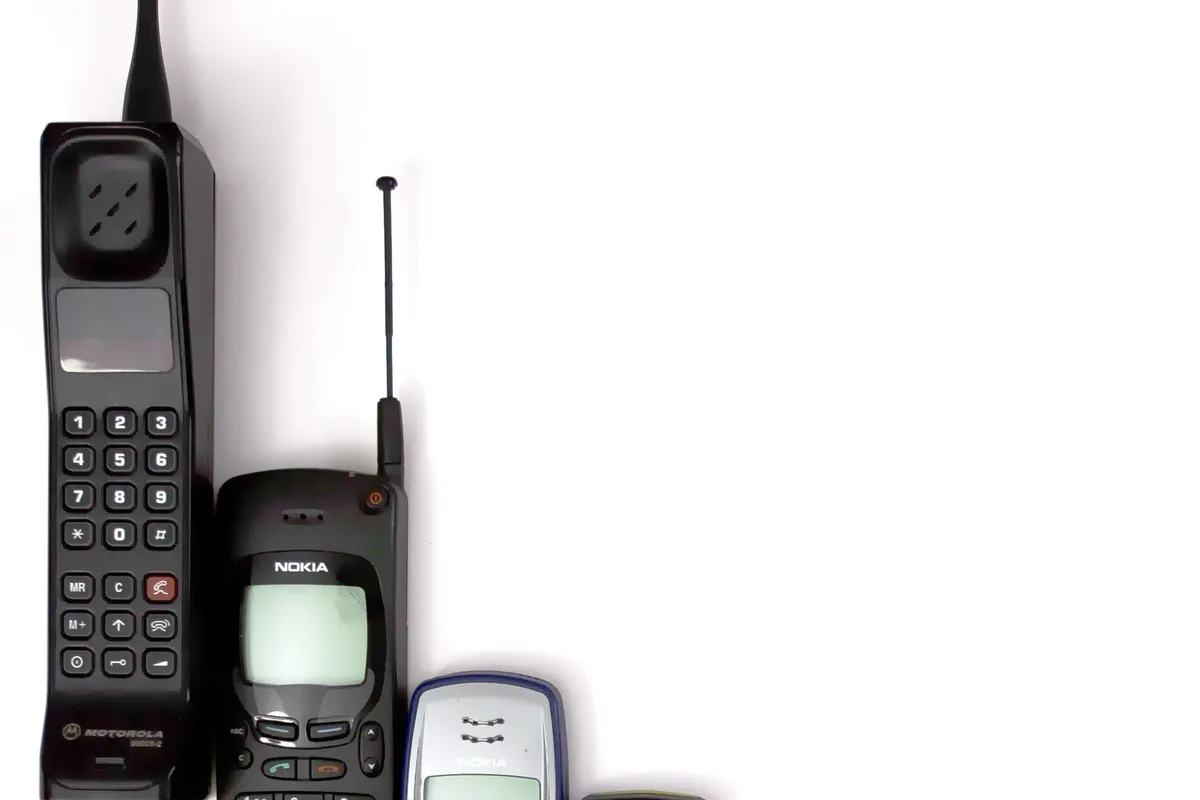 Policajac se pretvorio u grm i ulovio 74 vozača s mobitelom