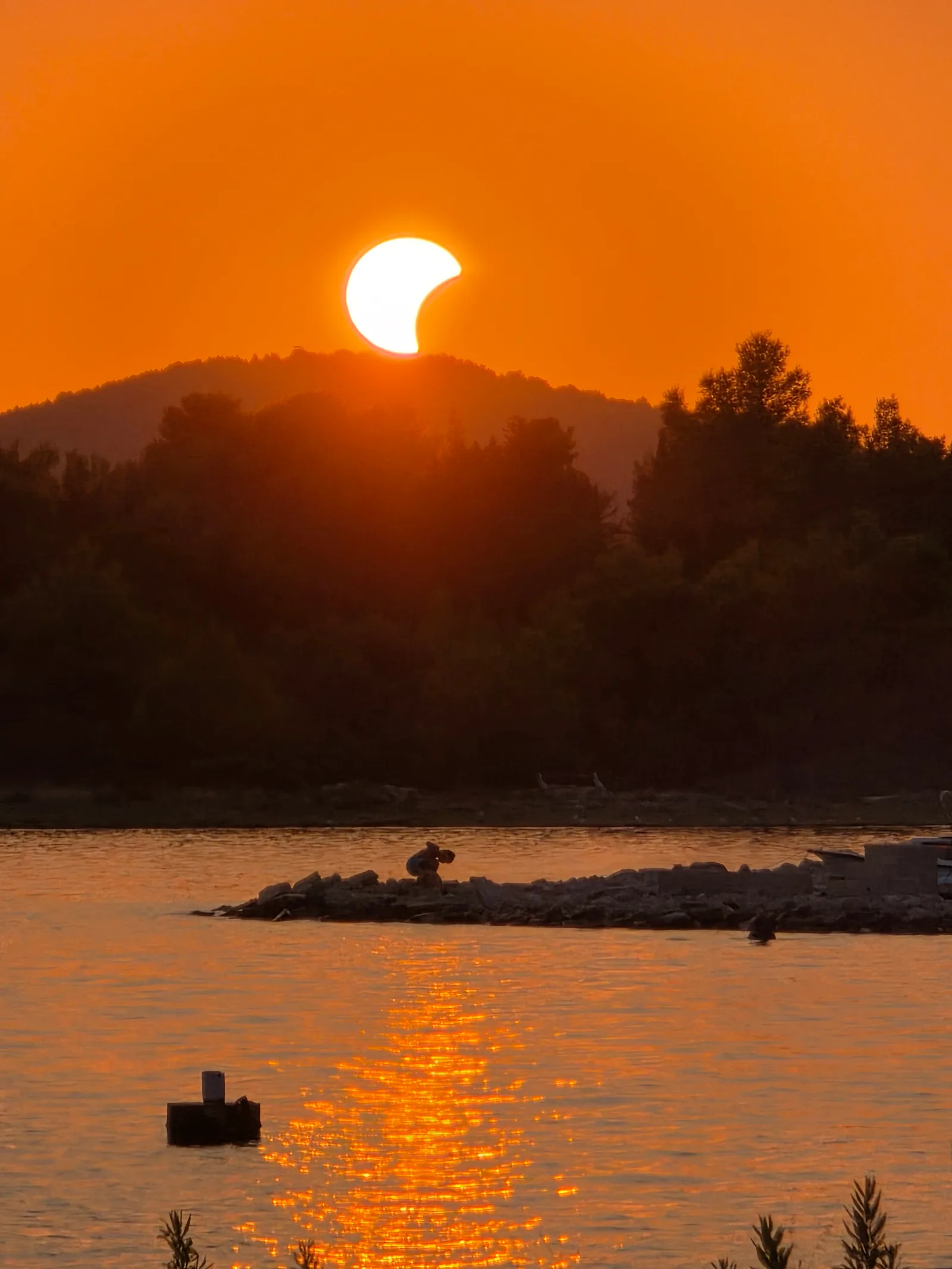 Naše fotografije s Krapnja: ovako je pomrčina zagrizla Sunce nad Jadranom