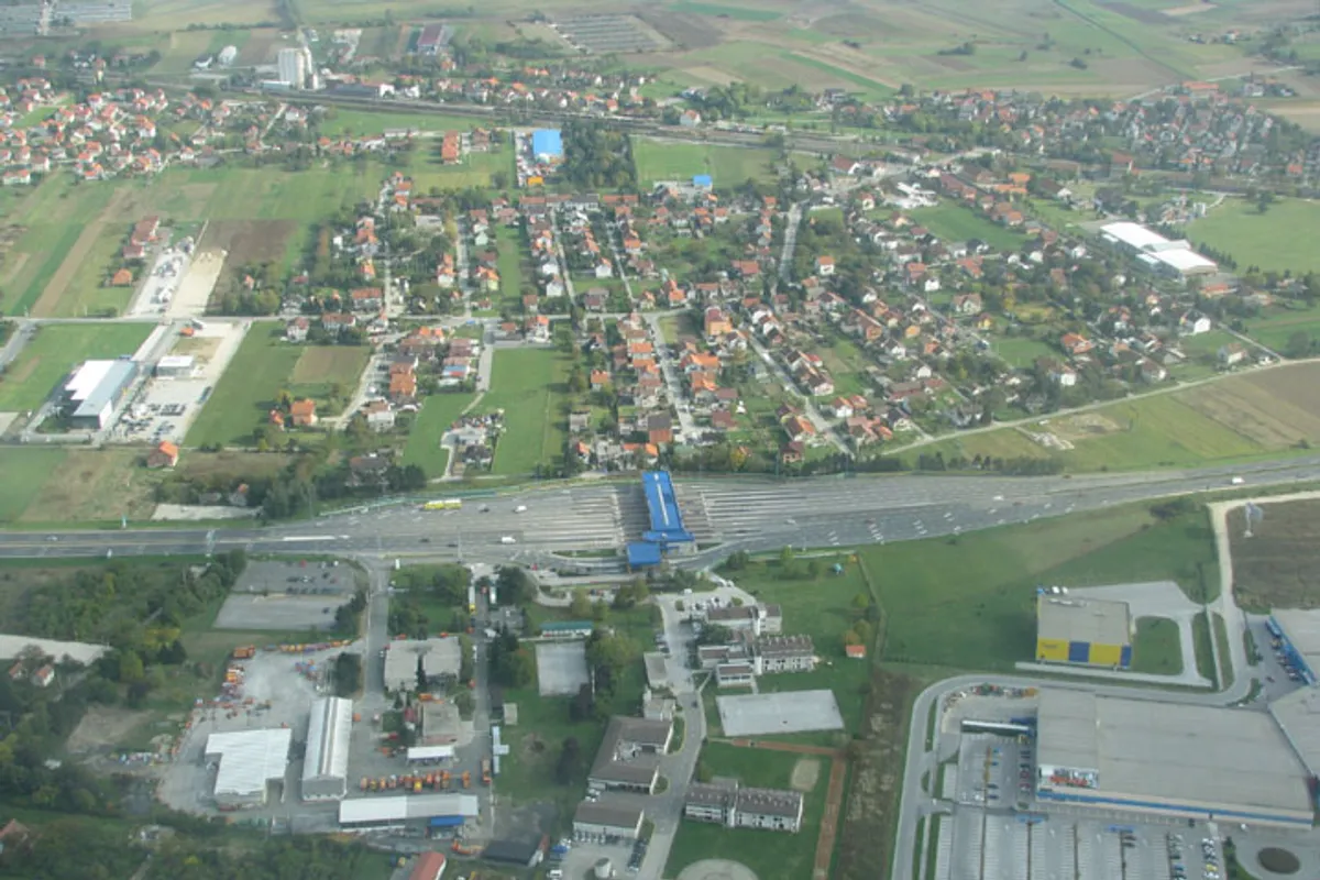 Grasbrand an der A3 bei Lučko erfasst beide Fahrbahnseiten
