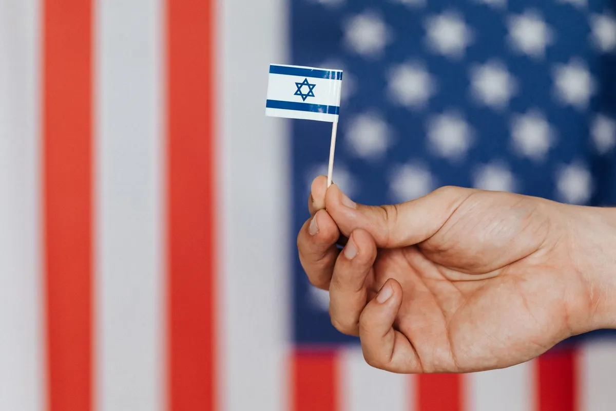 SAD gradi vojnu silu u Izraelu dok Trump otvara vrata pregovorima s Iranom