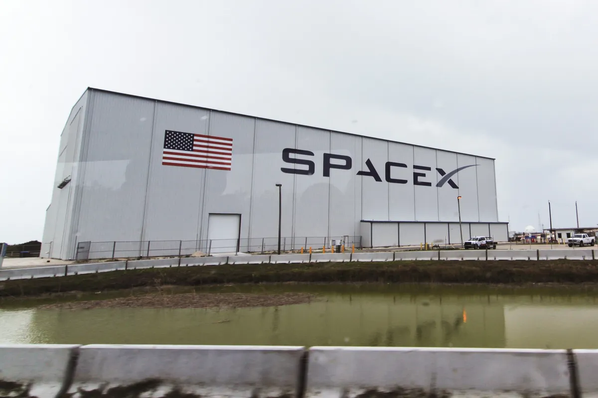 SpaceX Rocket to Crash into the Moon