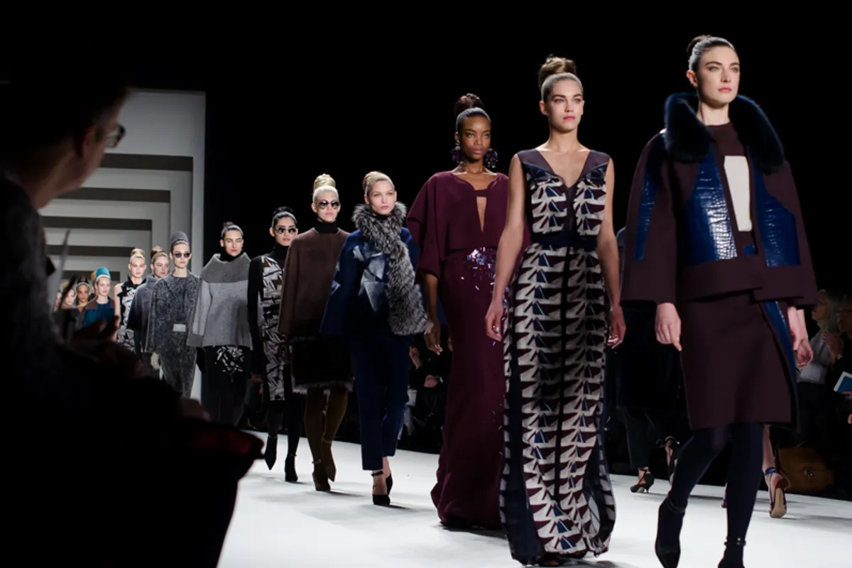 Fashion: Pregled i komentar dana, broj 1750