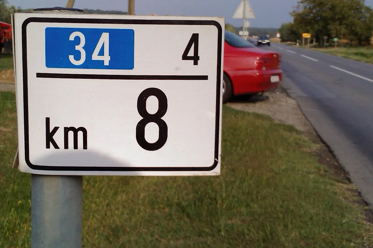 Vozač silokombajna s 0,08 promila oduzeo prednost motociklistu
