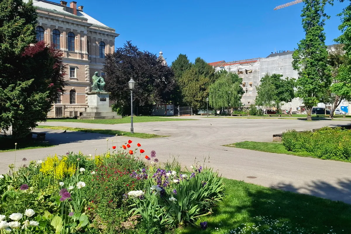 Zavirite u obnovljenu palaču Prister