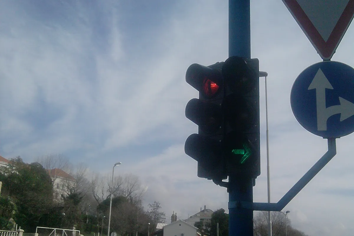 Gelb an der Ampel: eine Warnung, kein Aufruf zum Gasgeben